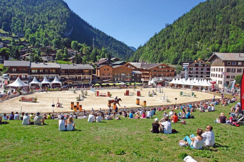 Hotel La Montagne Ла-Клюза Екстер'єр фото