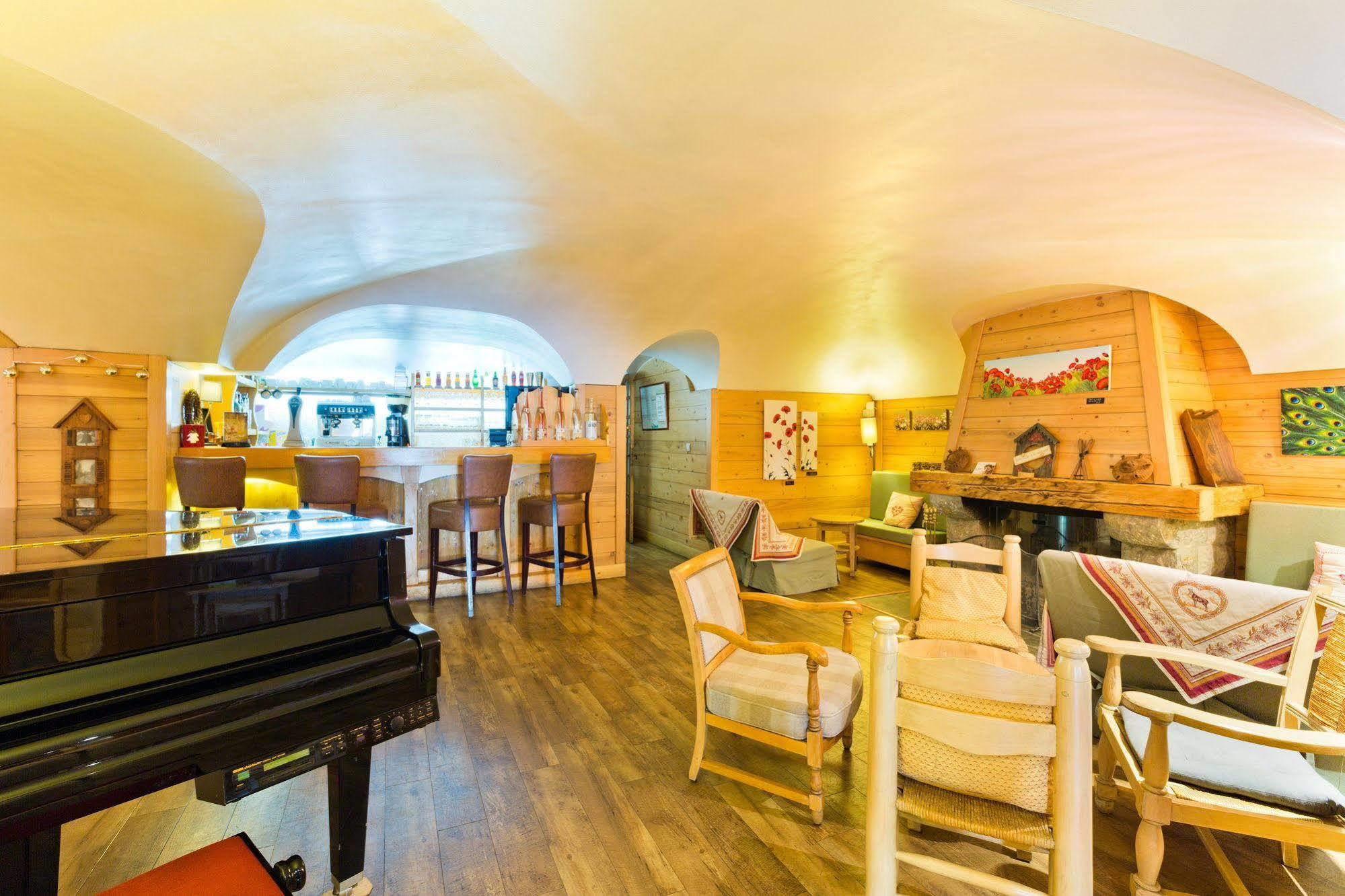 Hotel La Montagne Ла-Клюза Екстер'єр фото